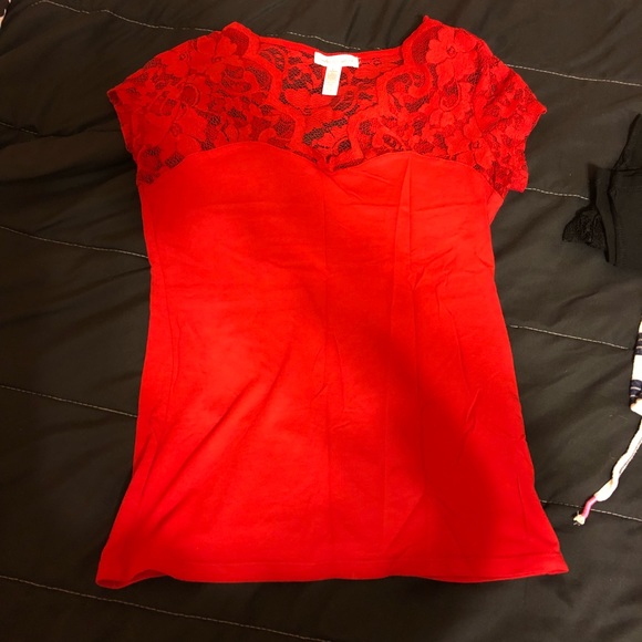 Ambiance Tops - 🇺🇸SALE🇺🇸Red tee with lace